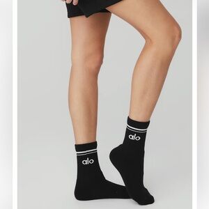 NWT ALO Unisex Half Crew Sock
Black 
size medium